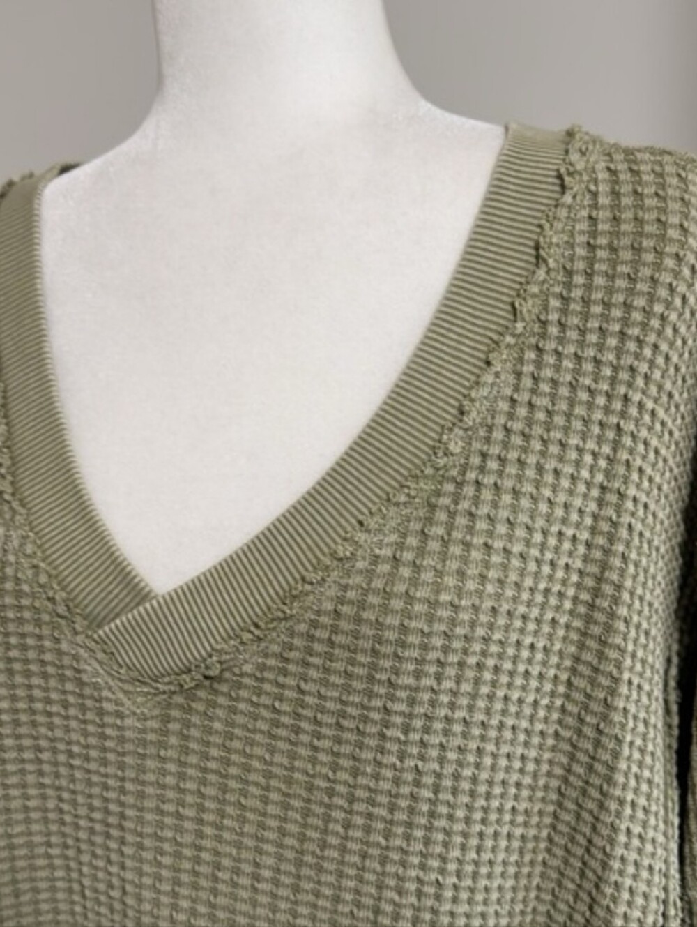 American Eagle Oversized Waffle Knit V-Neck Sweater Size Large - Picture 4 of 10